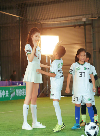 姆巴佩与足坛传奇球星实力对比分析